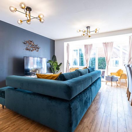 Modern And Spacious Home From Home 1 Mile From M1 - With Netflix, Prime Video, Ps5, Free Parking, Superfast Wifi, Bbq - Sleeps 11 - By Brightleap Apartments Milton Keynes Exterior foto