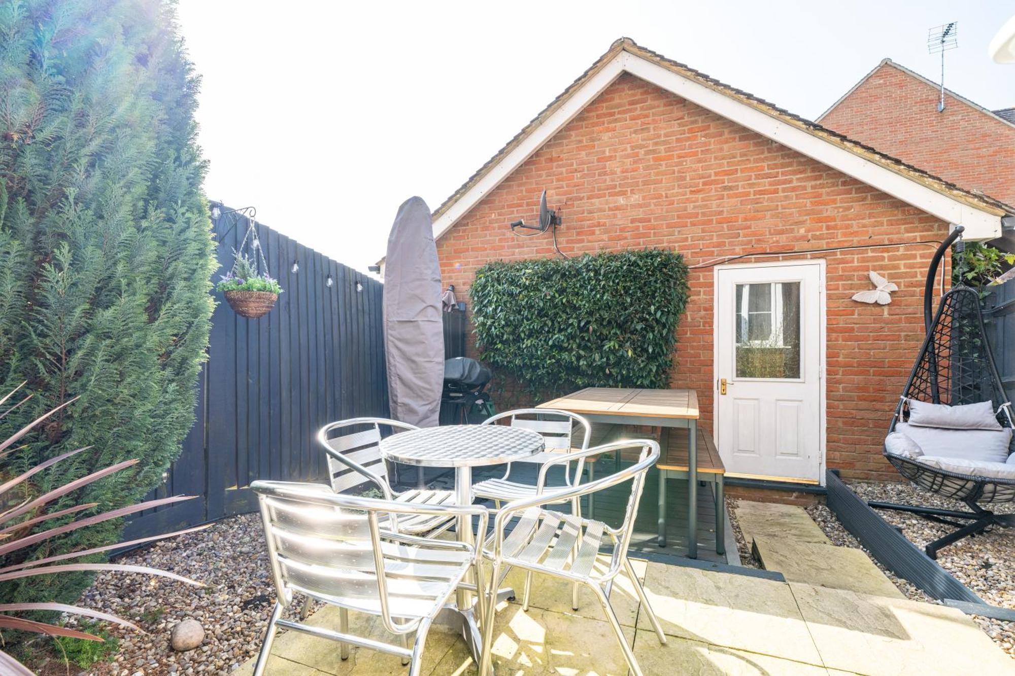 Modern And Spacious Home From Home 1 Mile From M1 - With Netflix, Prime Video, Ps5, Free Parking, Superfast Wifi, Bbq - Sleeps 11 - By Brightleap Apartments Milton Keynes Exterior foto
