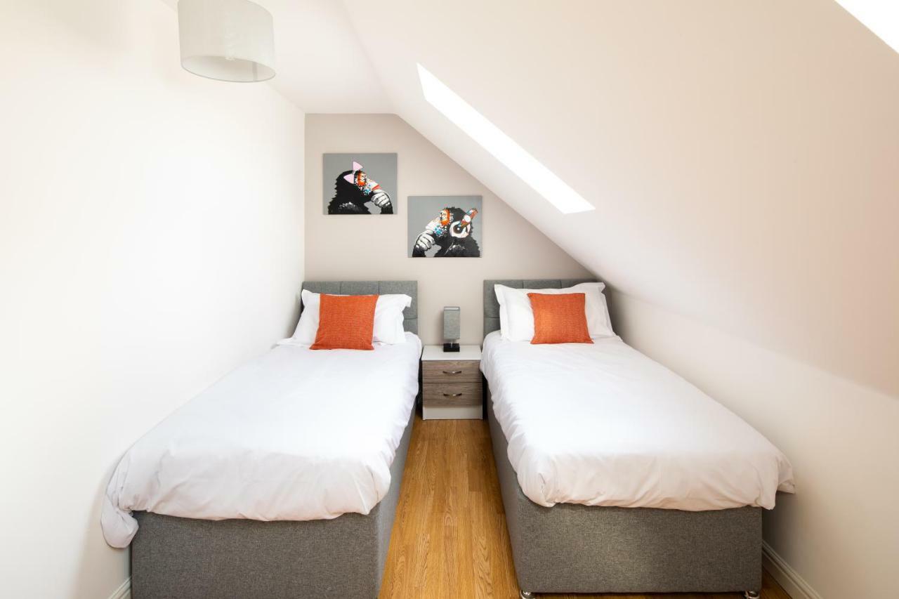 Modern And Spacious Home From Home 1 Mile From M1 - With Netflix, Prime Video, Ps5, Free Parking, Superfast Wifi, Bbq - Sleeps 11 - By Brightleap Apartments Milton Keynes Exterior foto