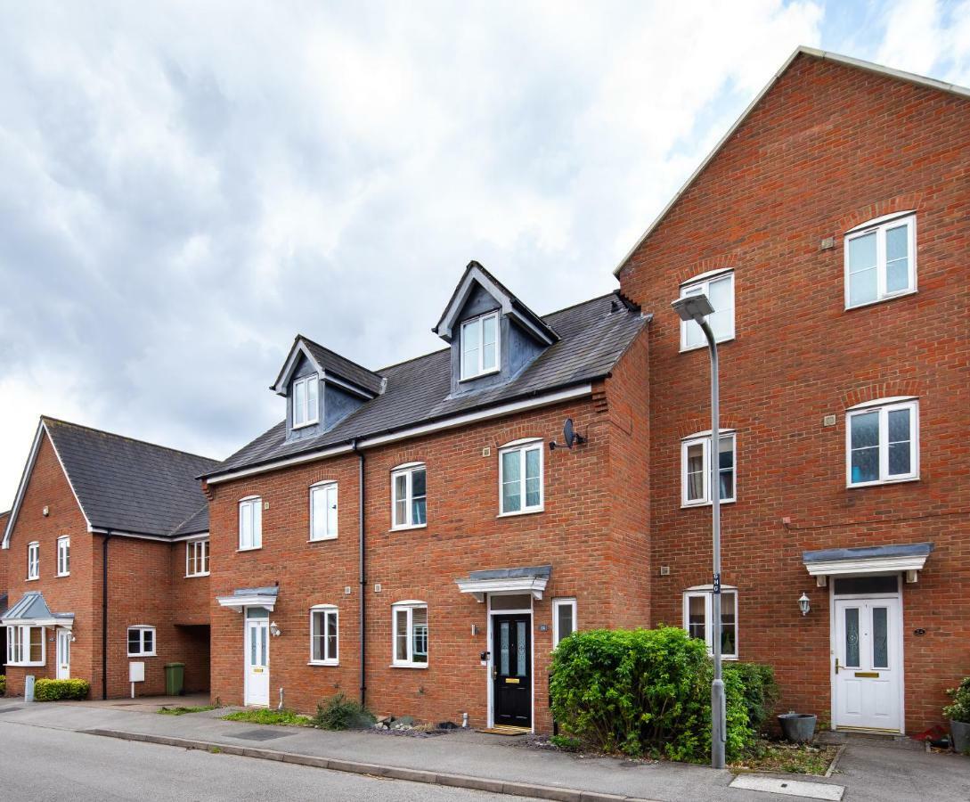 Modern And Spacious Home From Home 1 Mile From M1 - With Netflix, Prime Video, Ps5, Free Parking, Superfast Wifi, Bbq - Sleeps 11 - By Brightleap Apartments Milton Keynes Exterior foto