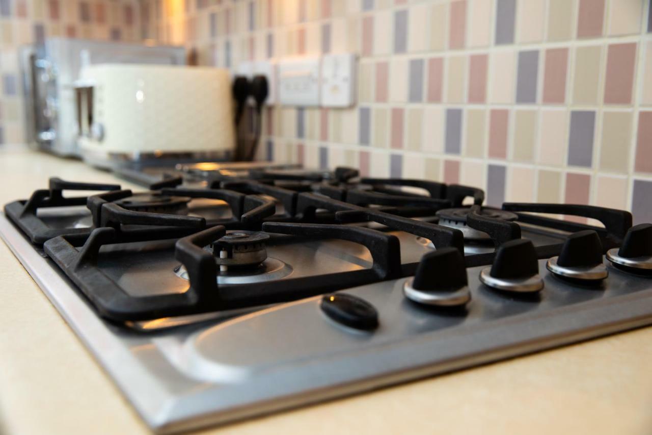 Modern And Spacious Home From Home 1 Mile From M1 - With Netflix, Prime Video, Ps5, Free Parking, Superfast Wifi, Bbq - Sleeps 11 - By Brightleap Apartments Milton Keynes Exterior foto